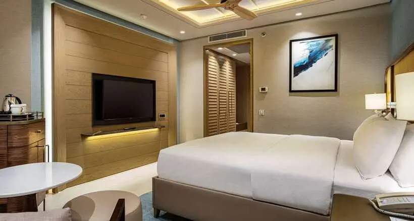 اتاق اجرایی با تخت بزرگ, Hilton Yantai