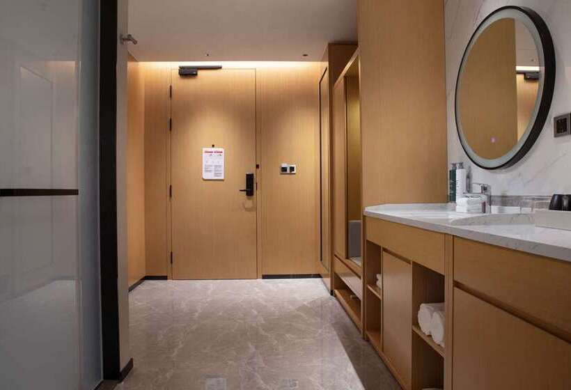 اتاق استاندارد با چشم‌انداز دریا, Hilton Yantai