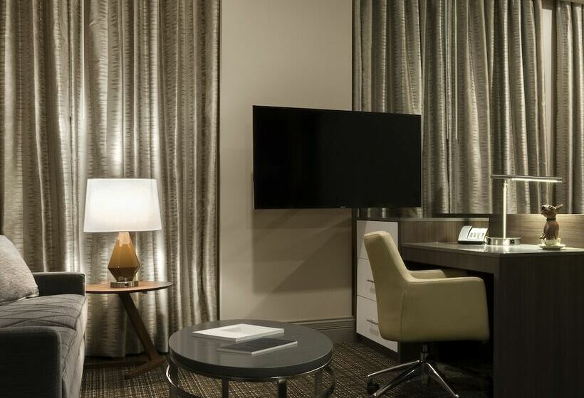 Полулюкс, The Current Iowa, Autograph Collection