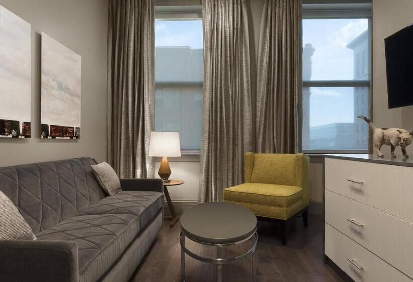 Люкс Кровать Кинг, The Current Iowa, Autograph Collection