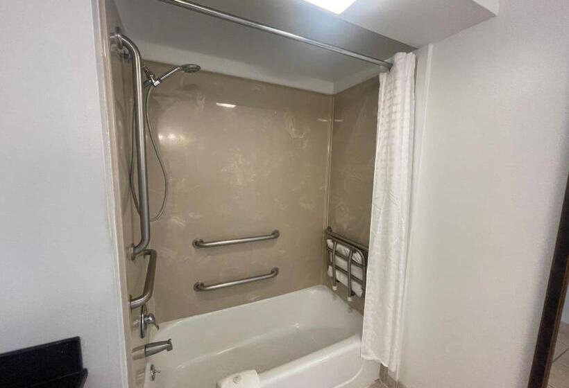 Номер Стандарт Кровать Кинг Адаптированный для Инвалидов, Stagecoach Inn Woodville