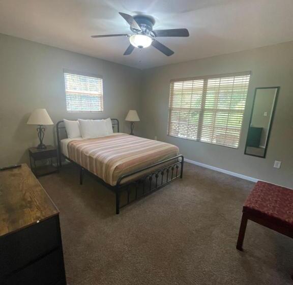 Люкс 2 Спальни, Stagecoach Inn Woodville