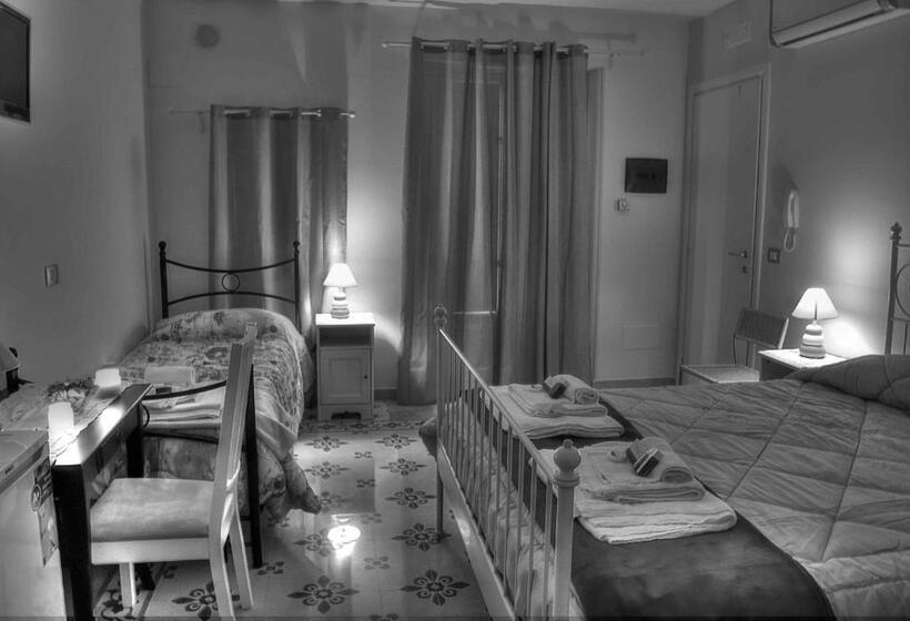 اتاق استاندارد سه تخته با بالکن, B&b Sangiovanni