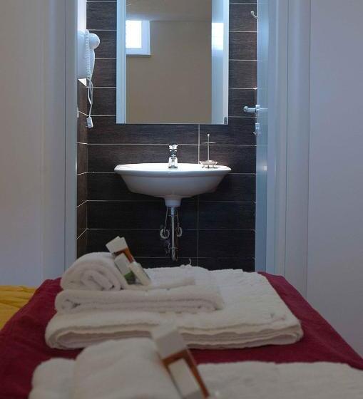 اتاق استاندارد سه تخته با بالکن, B&b Sangiovanni