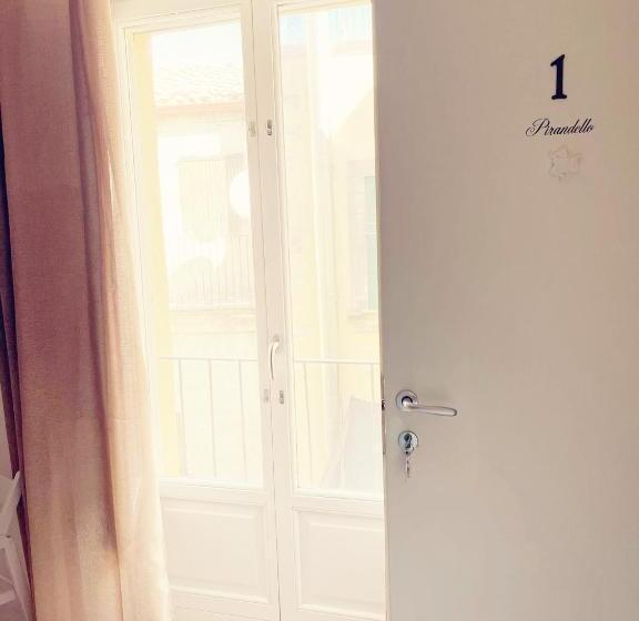 اتاق استاندارد سه تخته با بالکن, B&b Sangiovanni