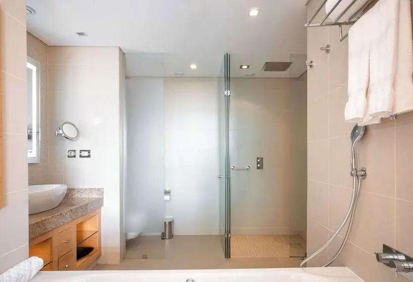 اتاق سوپریور با چشم‌انداز استخر, Hilton Cabo Verde Sal Resort