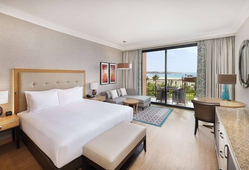 디럭스 룸 킹사이즈 침대, Hilton Cabo Verde Sal Resort