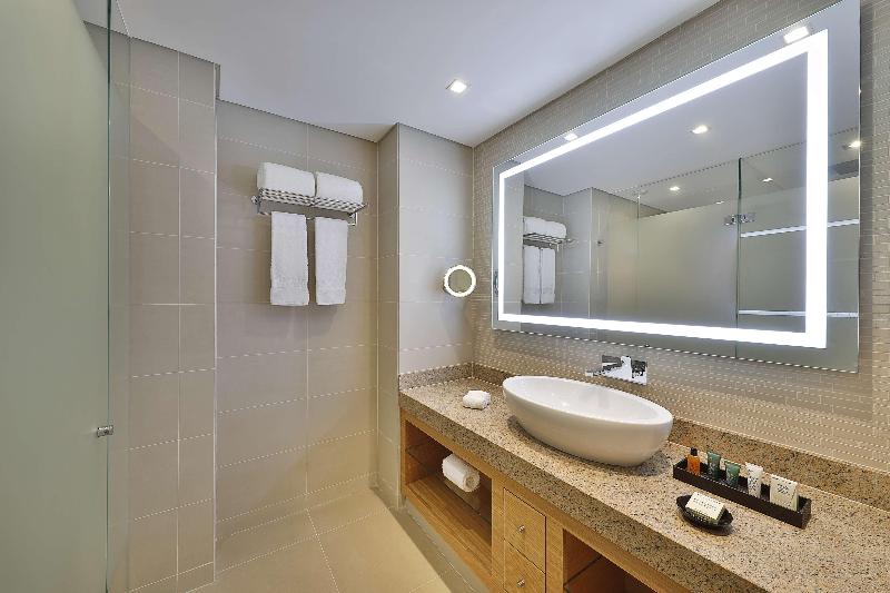 اتاق سوپریور با چشم‌انداز استخر, Hilton Cabo Verde Sal Resort