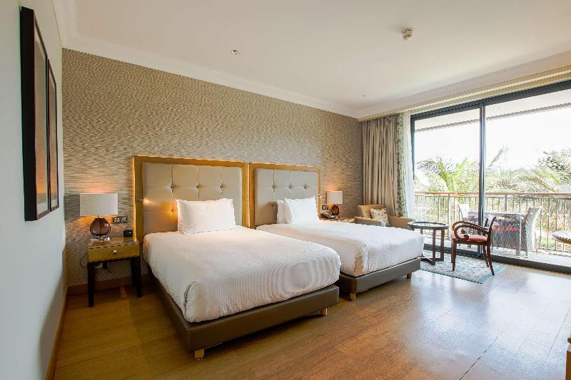 اتاق سوپریور با چشم‌انداز استخر, Hilton Cabo Verde Sal Resort