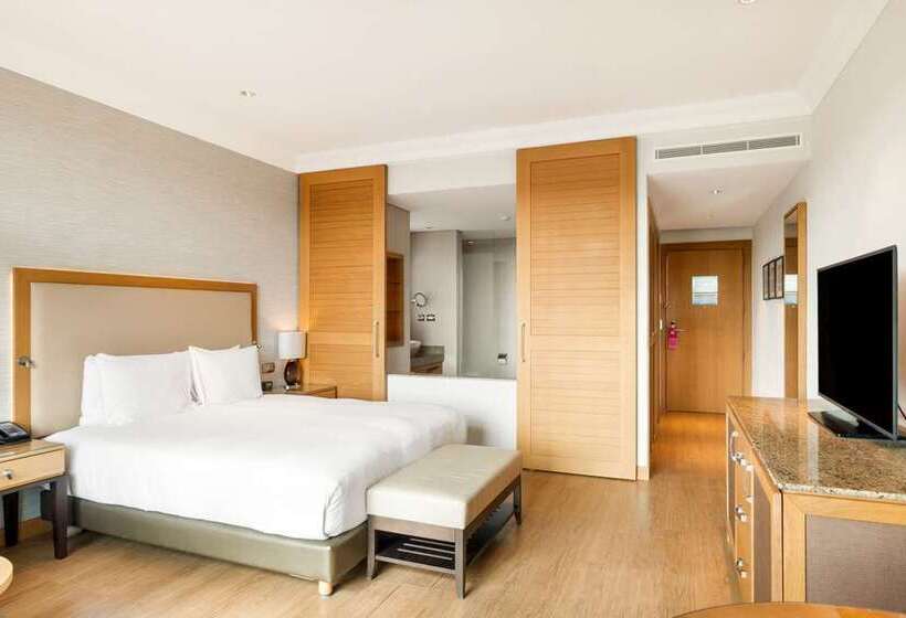 디럭스 룸 킹사이즈 침대, Hilton Cabo Verde Sal Resort