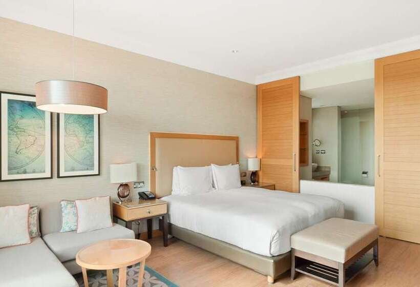 디럭스 룸 킹사이즈 침대, Hilton Cabo Verde Sal Resort