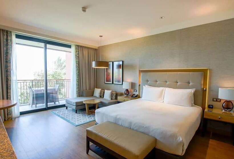 디럭스 룸 킹사이즈 침대, Hilton Cabo Verde Sal Resort