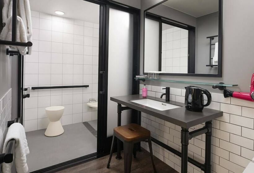 Номер Стандарт, Moxy Tokyo Kinshicho