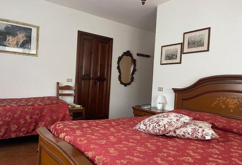 חדר סטנדרט לשלושה, Americana