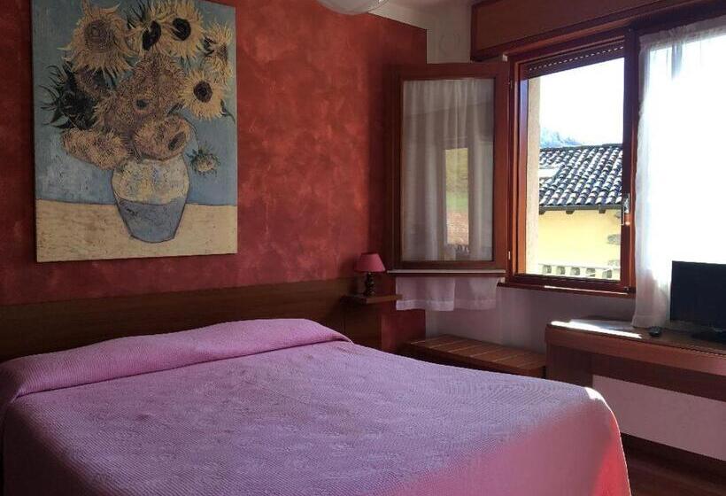 חדר סטנדרט לארבעה, Americana