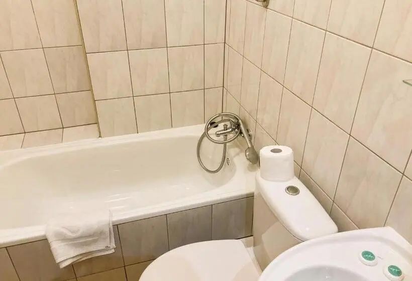 Standard Yhden Hengen Huone, Ava