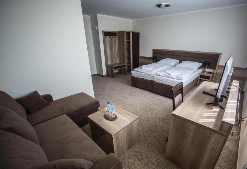 Номер Deluxe, Cargo