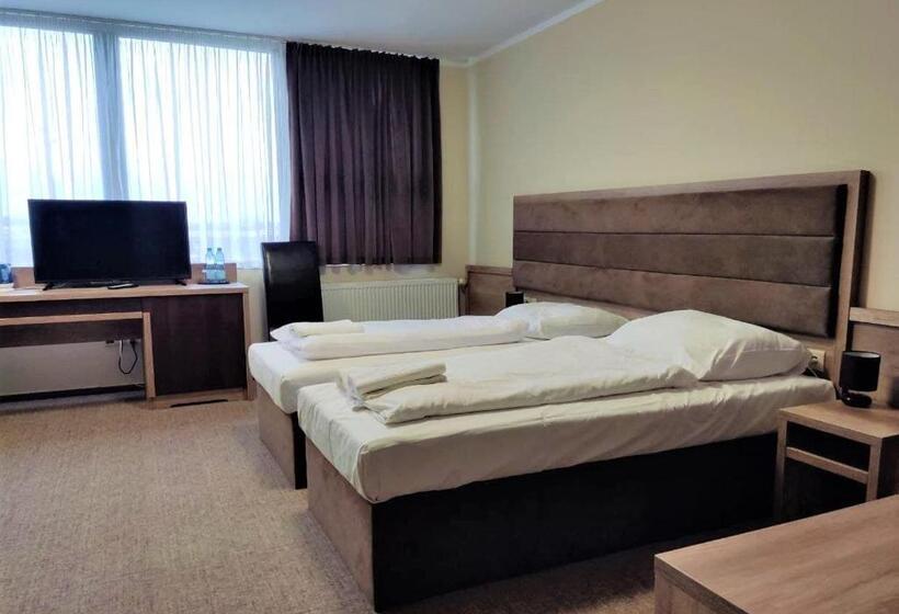 Номер Deluxe, Cargo