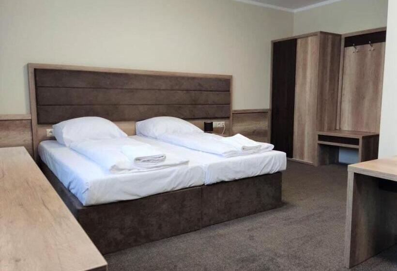 Номер Deluxe, Cargo