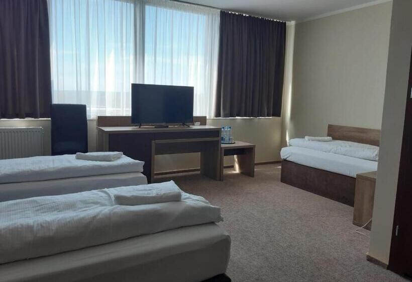 Номер Deluxe, Cargo