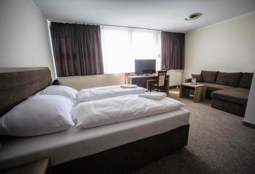 Номер Deluxe, Cargo