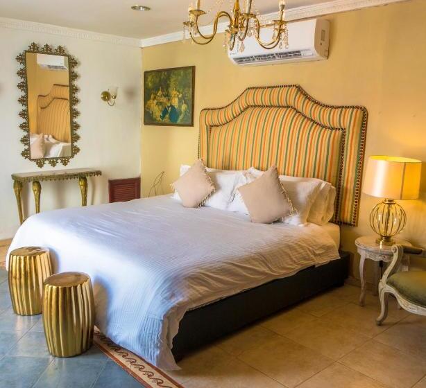 Полулюкс, Casa La Tablada