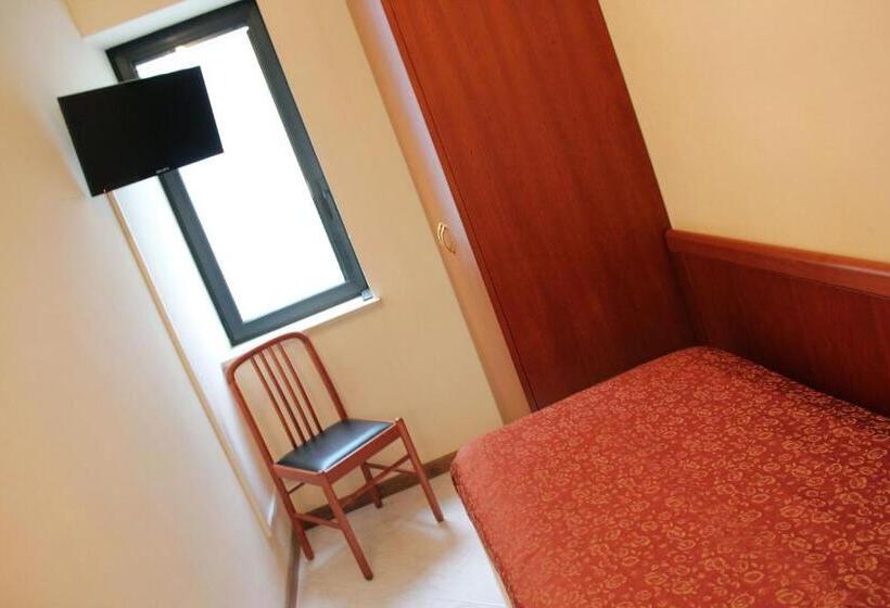 스탠다드 룸, Delle Nazioni