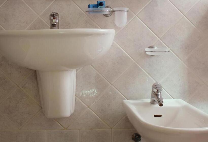 스탠다드 트리플 룸, Delle Nazioni