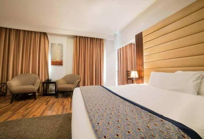 Люкс 2 Спальни, Golden Tulip Al Khobar Suites