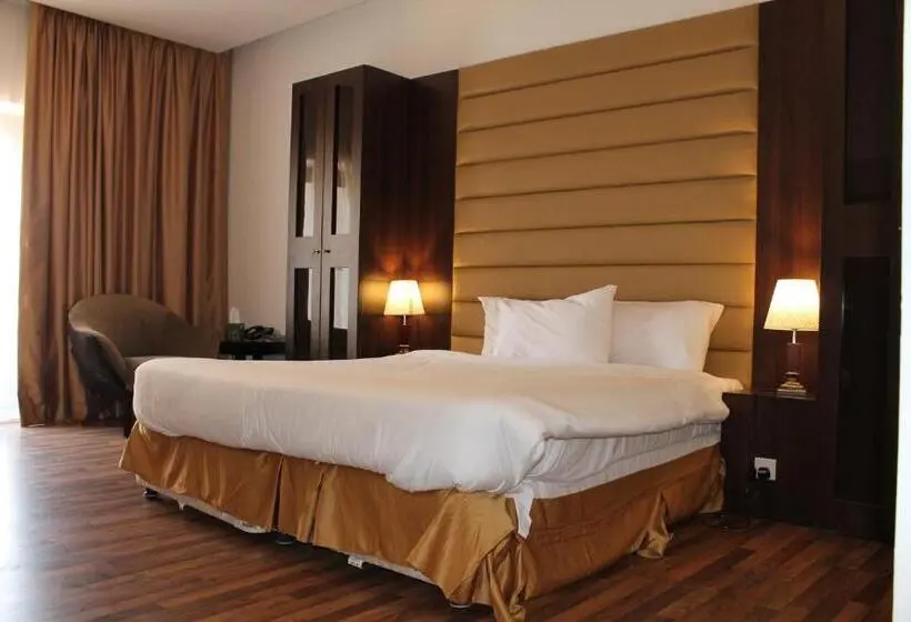 キングサイズベッドのエクゼクティブルーム, Golden Tulip Al Khobar Suites