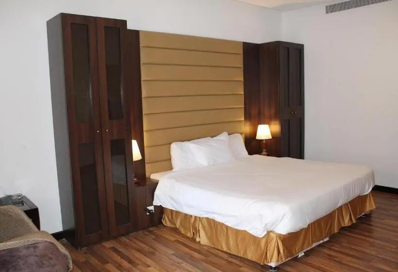 キングサイズベッドのエクゼクティブルーム, Golden Tulip Al Khobar Suites