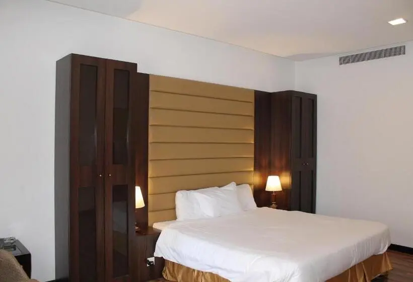 キングサイズベッドのエクゼクティブルーム, Golden Tulip Al Khobar Suites