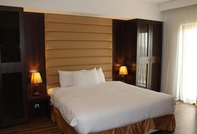 Номер Executive Кровать Кинг, Golden Tulip Al Khobar Suites