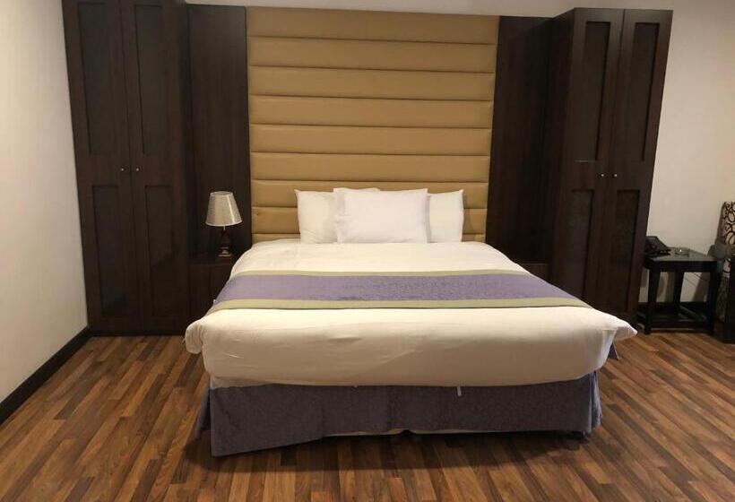 Номер Executive Кровать Кинг, Golden Tulip Al Khobar Suites
