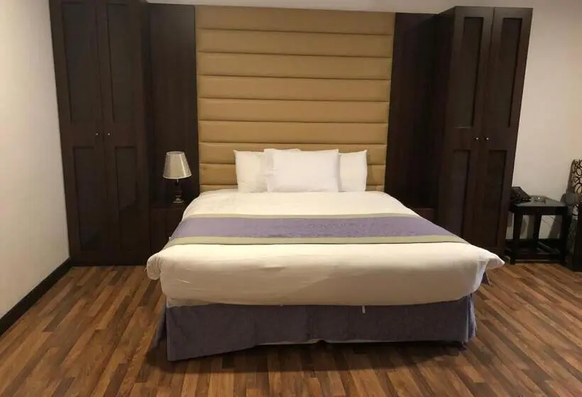 キングサイズベッドのエクゼクティブルーム, Golden Tulip Al Khobar Suites