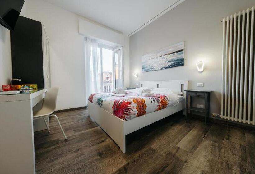 اتاق لوکس با بالکن, Porta Nuova Suites