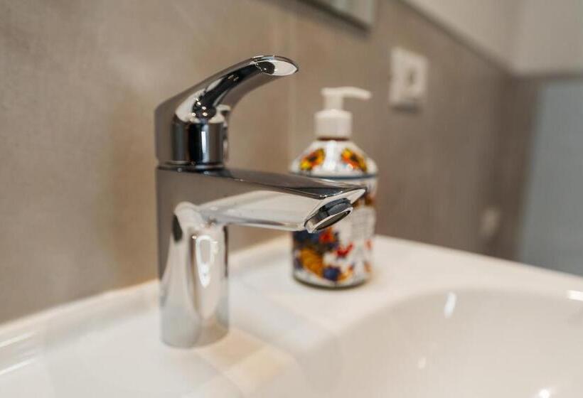 اتاق لوکس با بالکن, Porta Nuova Suites