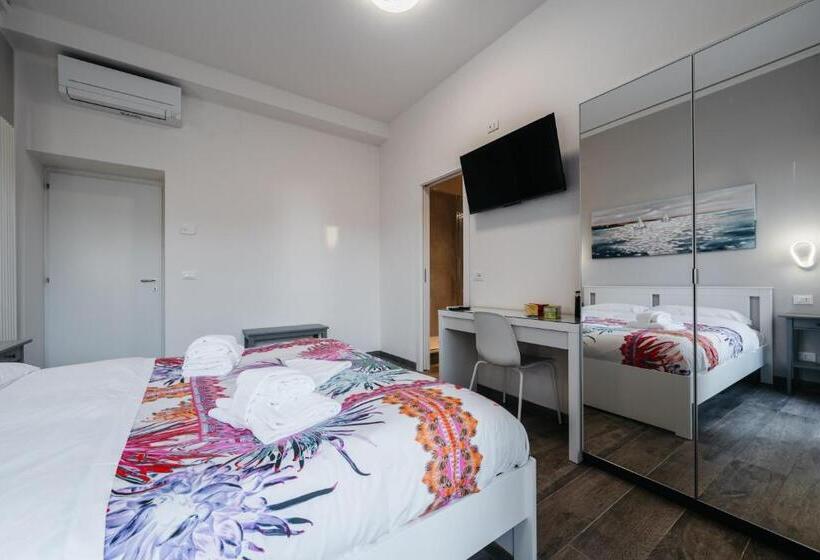 اتاق لوکس با بالکن, Porta Nuova Suites