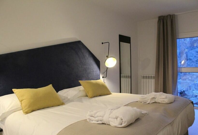 اتاق استاندارد سه نفره, Roc Meler