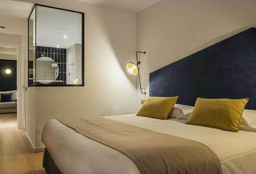 اتاق استاندارد سه نفره, Roc Meler