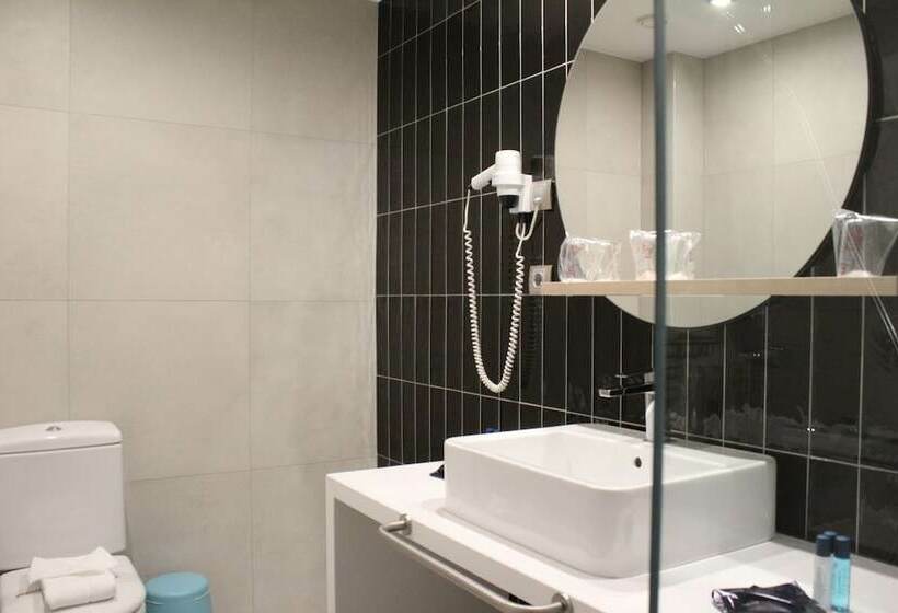 اتاق استاندارد سه نفره, Roc Meler