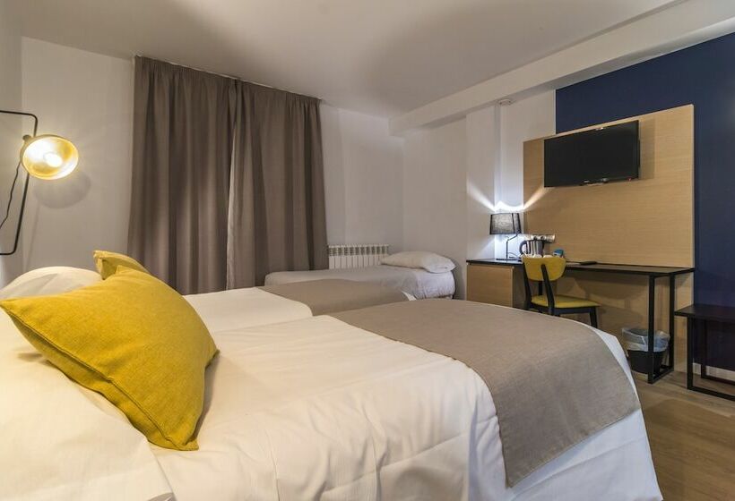 اتاق استاندارد سه نفره, Roc Meler