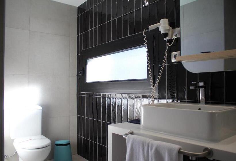 اتاق سوپریور با چشمانداز کوهستان, Roc Meler