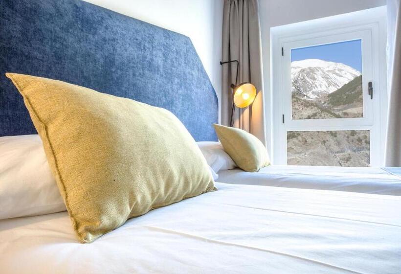 اتاق سوپریور با چشمانداز کوهستان, Roc Meler