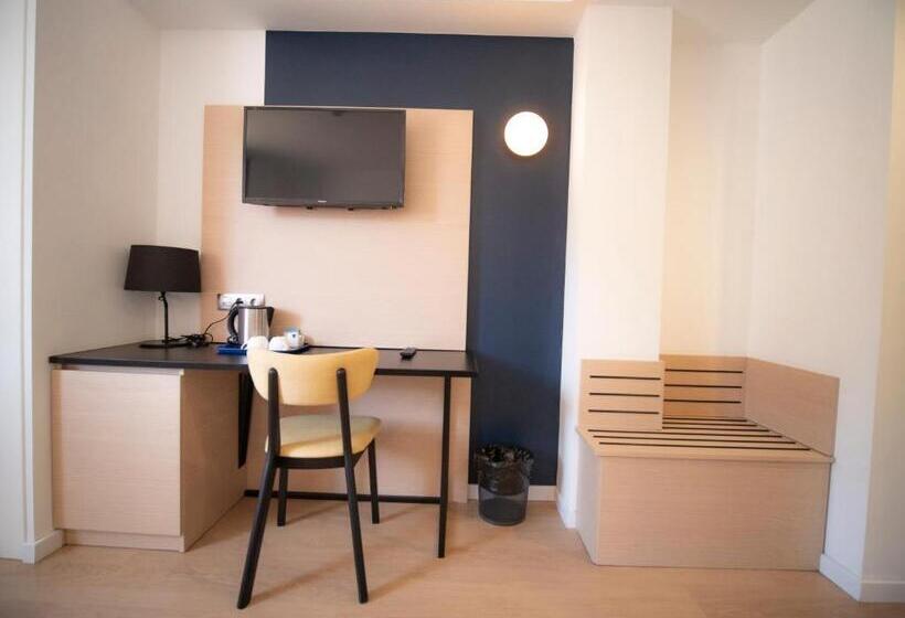 اتاق سوپریور با چشمانداز کوهستان, Roc Meler