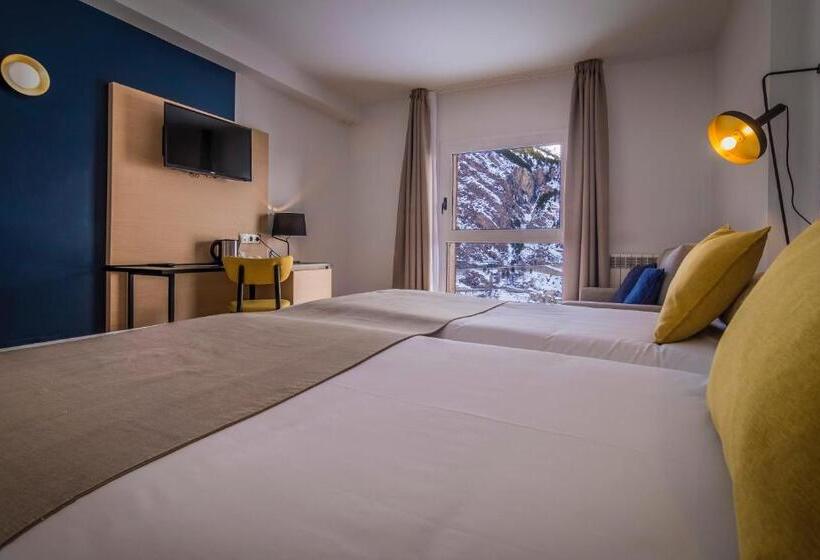 اتاق استاندارد سه نفره, Roc Meler