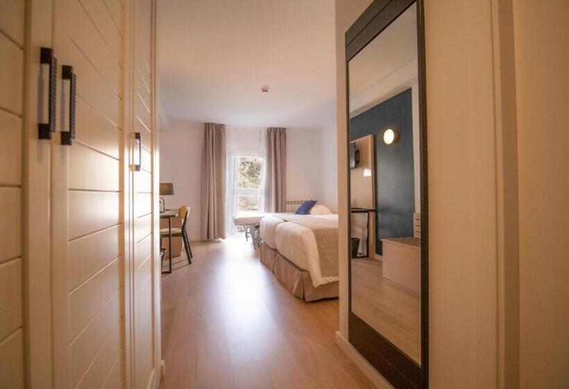 اتاق استاندارد سه نفره, Roc Meler