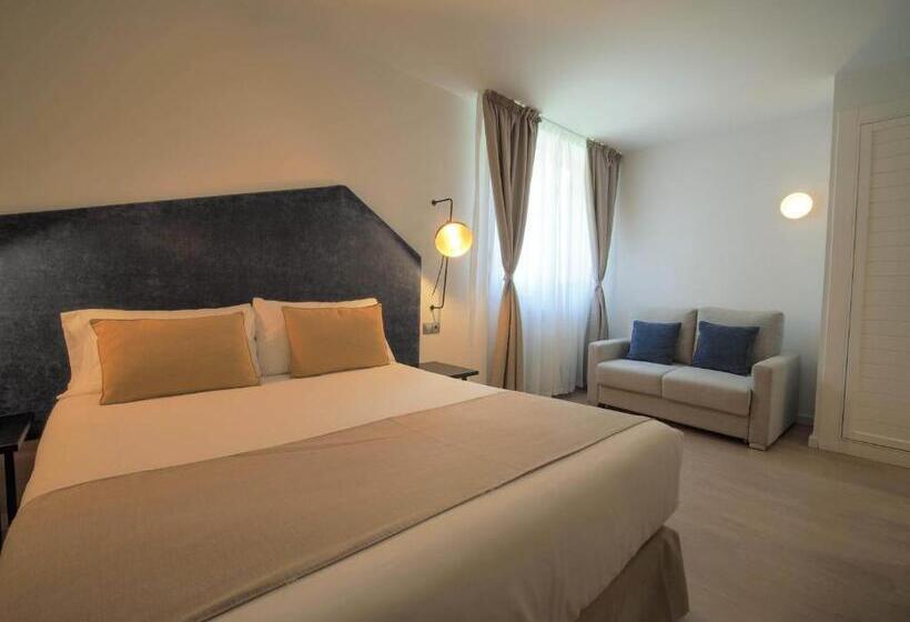 اتاق استاندارد سه نفره, Roc Meler