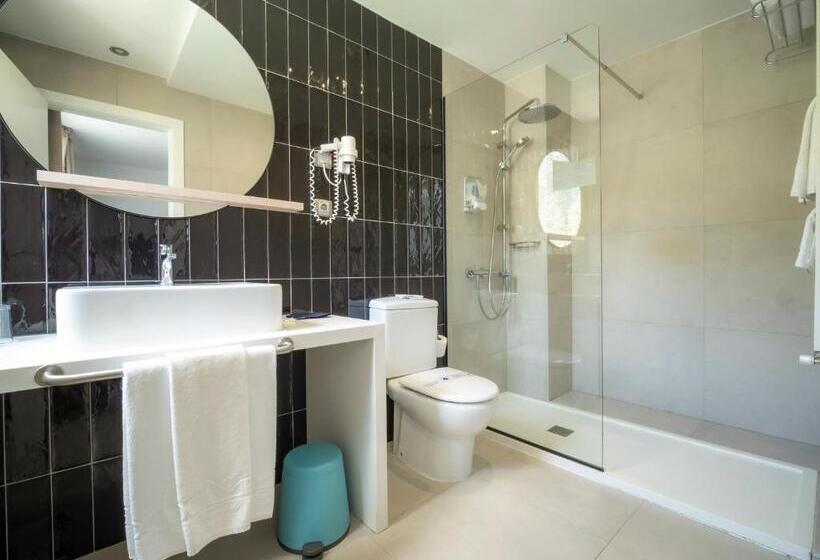 اتاق استاندارد سه نفره, Roc Meler