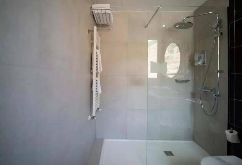 اتاق استاندارد چهار تخته, Roc Meler